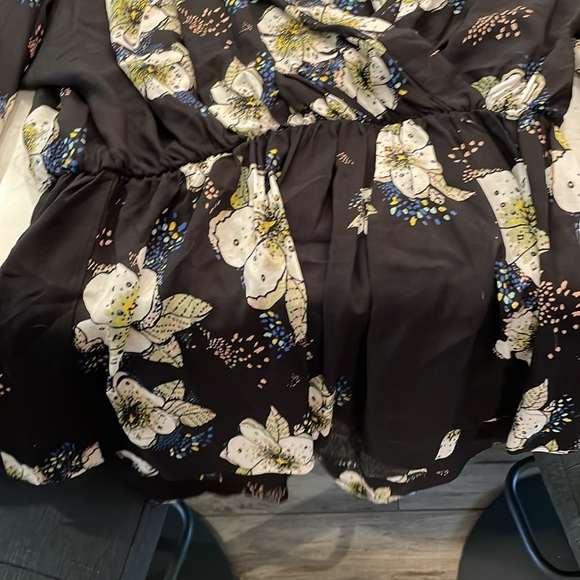 Free people, newest tags, black and white flowered blouse, size extra small - Picture 8 of 8